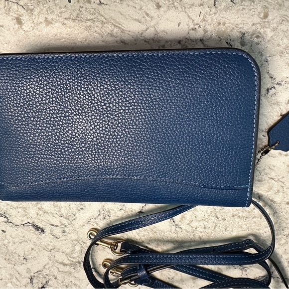 Coach Hayden - Picture 2 of 13